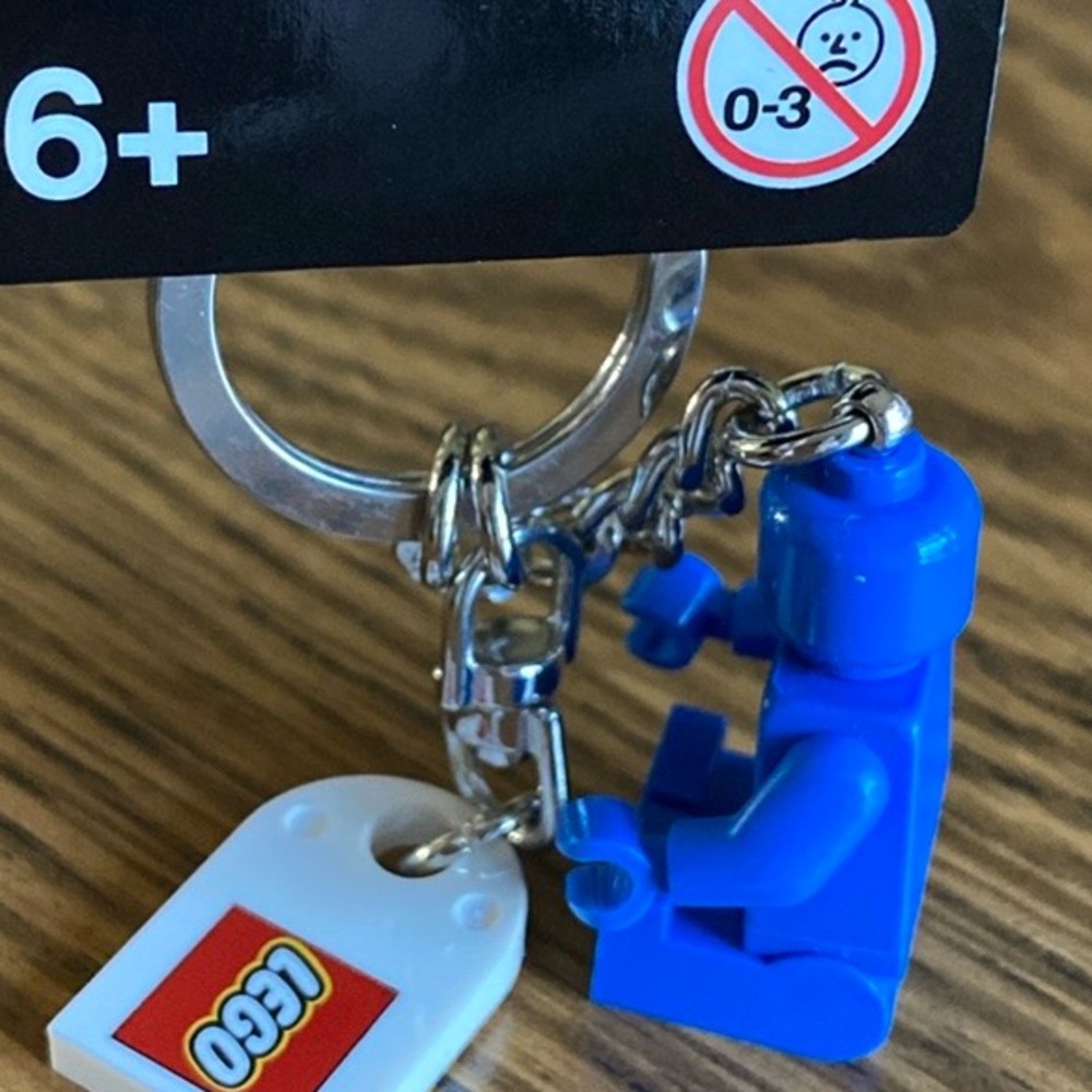 Lego VIP Mini Figure 854090 Keychain - Picture 5 of 13